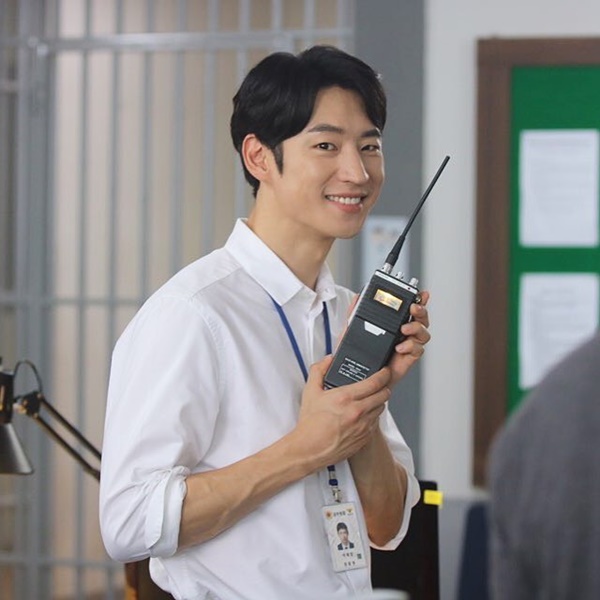 ▲배우 이제훈(사진=사람엔터테인먼트 공식 인스타그램)