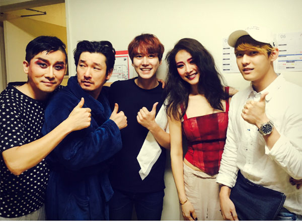 ▲'라디오스타'MC 규현이 뮤지컬 '스위니토드' 관람 인증 사진을 남겼다.(사진=규현 트위터)