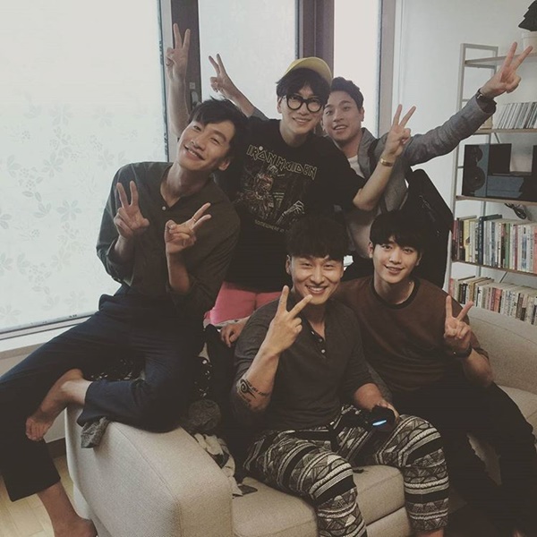 ▲(왼쪽 위에서부터 시계 방향으로)이광수, 이동휘, 박정민, 서강준, 오대환(사진=오대환 인스타그램)