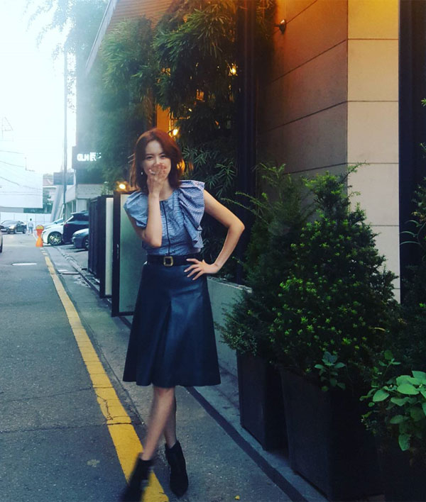 ▲홍은희가 남편 유준상이 출연하는 '고산자 대동여지도' 시사회 참석을 알렸다.(사진=홍은희 인스타그램)