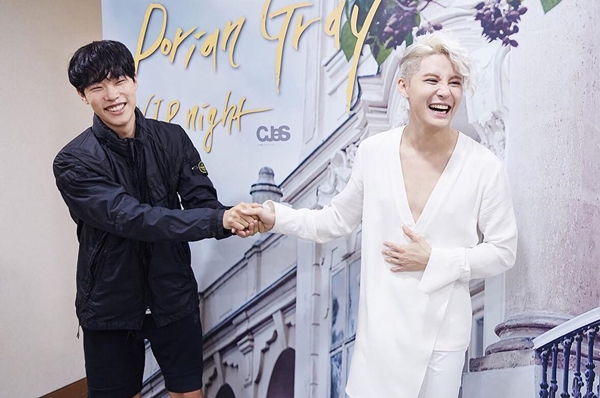 ▲배우 류준열, 가수 김준수(사진=류준열 인스타그램)