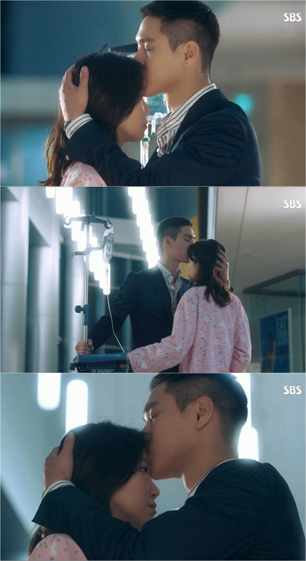 ▲'질투의 화신' 고경표 공효진 이마키스 장면(사진=SBS 수목드라마 '질투의 화신' 고경표 공효진 이마키스 캡처)