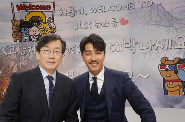 ▲손석희-차승원(사진=CJMOVIE 인스타그램)