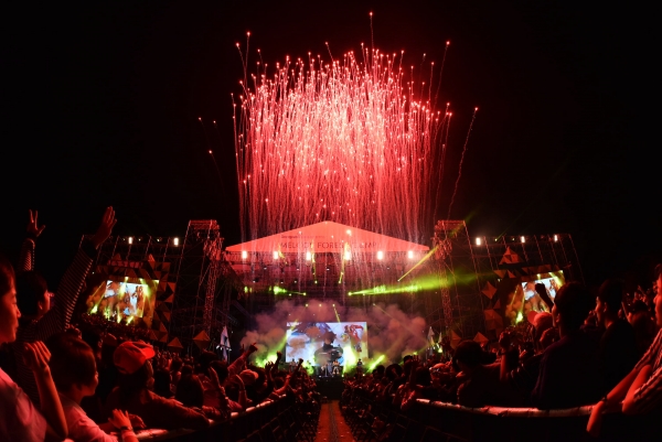 ▲가수 이승환의 무대(사진=미스틱엔터테인먼트)