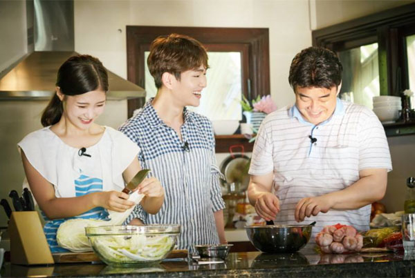 ▲'먹고자고먹고' 쿠닷편 정채연 온유 백종원(사진=tvN)