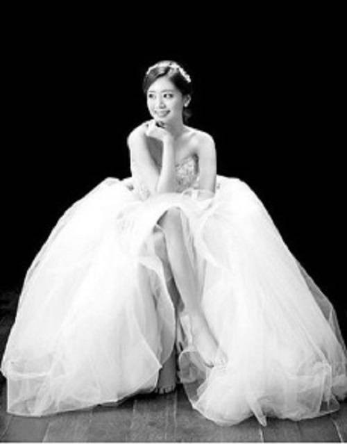 ▲배우 김예령의 딸 김시온이 KIA 투수 윤석민과의 결혼 소식을 전했다.(사진=김시온 인스타그램)