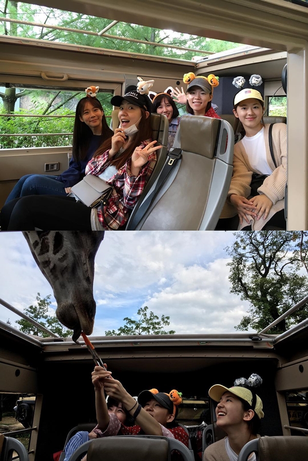 ▲(위쪽 사진) 한승연, 류화영, 박은빈, 한예리, 박혜수(사진=류화영 인스타그램)