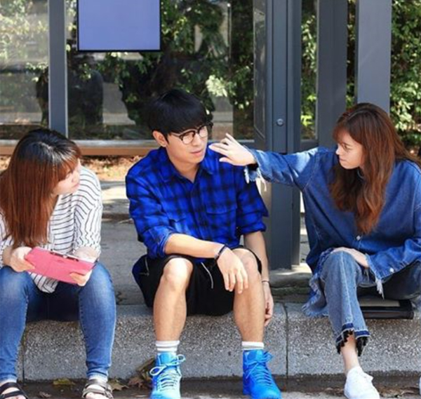 ▲'나혼자산다' 이시언이 종영한 드라마 'W'에 대한 그리움과 함께 한효주와 찍은 사진을 게재했다.(사진=이시언 인스타그램)