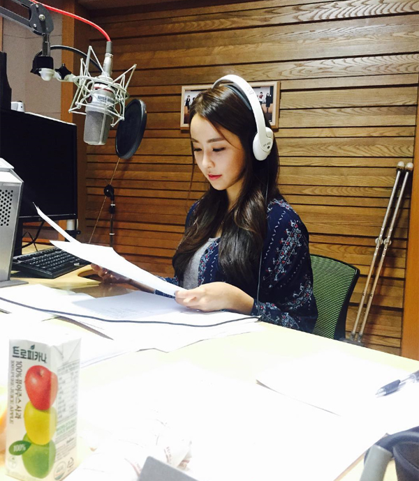 ▲라디오 첫 방송에 나선 배우 정유미(사진=정유미의 FM데이트 공식 인스타그램)