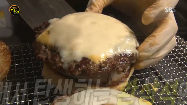 ▲'생활의 달인'에서 성수동에서 치킨 수제버거로 유명한 이남곤 달인이 소개됐다.(사진=sbs)