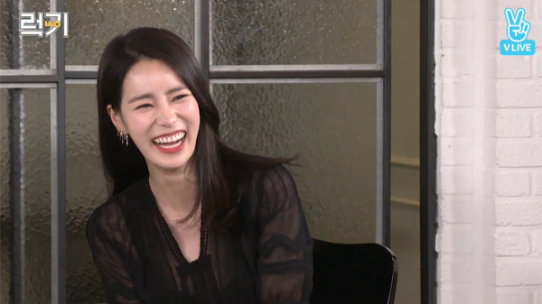 ▲'럭키' 임지연(사진=네이버 V앱)