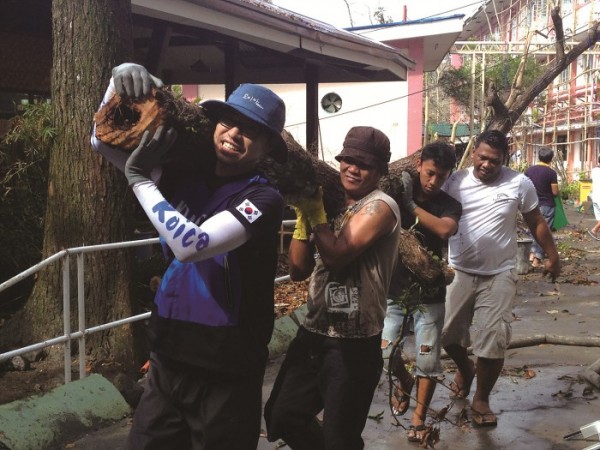 ▲태풍 하이옌으로 인해 큰 피해를 입은 필리핀에서도 코이카 단원들은 맹활약했다. (사진제공=코이카)