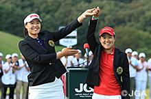 ▲디페딩 챔피언 전인지(왼쪽)와 우승자 하타오카 나사. 사진=JGA