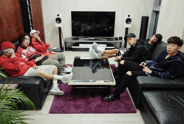 ▲빈지노가 앰비션뮤직 소속 래퍼들과 함께한 사진을 공개했다.(사진=빈지노 인스타그램)