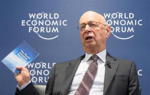 ▲클라우스 슈밥 세계경제포럼(WEF) 회장이 지난 1월 스위스 다보스에서 열린 WEF 연차총회 기자회견에서 올해 포럼 주제인 '제 4차 산업혁명의 이해'에 대해 설명하고 있다. 다보스포럼으로도 불리는 WEF는 지난 1월 20~23일에 열렸다. 다보스/신화뉴시스