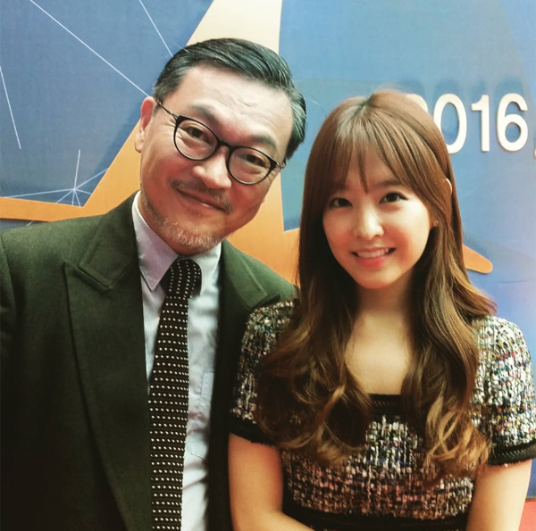 ▲배우 김의성이 박보영과 2016 APAN 스타 어워즈 참석을 기념했다.(사진=박보영 인스타그램)
