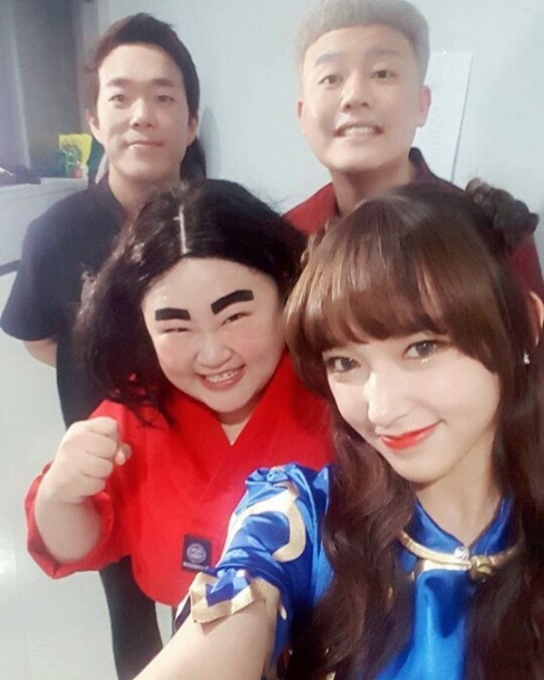 ▲성소와 '웃찾사' 출연 개그맨들(사진=성소 SNS)