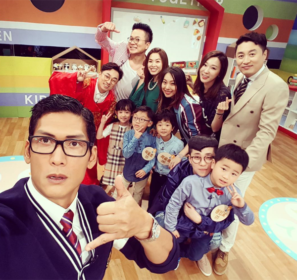 ▲딘딘이 '영재발굴단' 출연 인증 사진을 남겼다.(사진=딘딘 인스타그램)