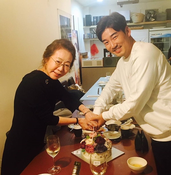 ▲배우 윤여정, 윤계상(사진=사람엔터테인먼트 공식 인스타그램)