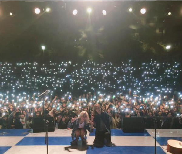 ▲볼빨간사춘기가 지난 5일 경희대 축제 공연 사진을 공개했다.(사진=페이스북)