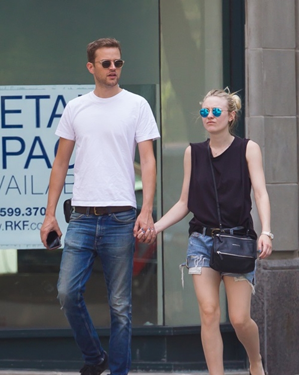 ▲모델 제이미 스트라찬, 배우 다코타 패닝(사진=TOPIC/Splash News)