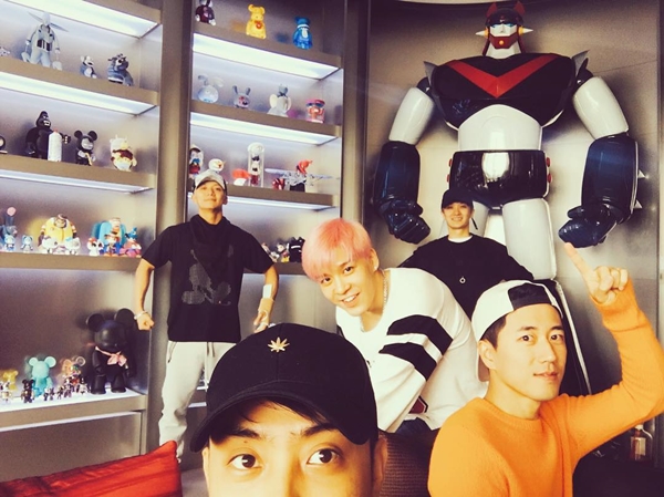 ▲그룹 젝스키스 은지원, 장수원, 강성훈, 이재진, 김재덕(사진=은지원 인스타그램)