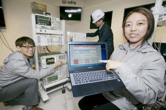 ▲KT는 건물 내 동축 케이블을 이용한 5G 중계기 시연에 세계 최초로 성공했다.(사진제공= KT)