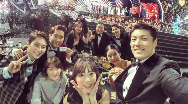 ▲허영지가 서현진, 에릭 등과 함께 tvN 시상식 현장을 전했다.(사진=허영지 인스타그램)