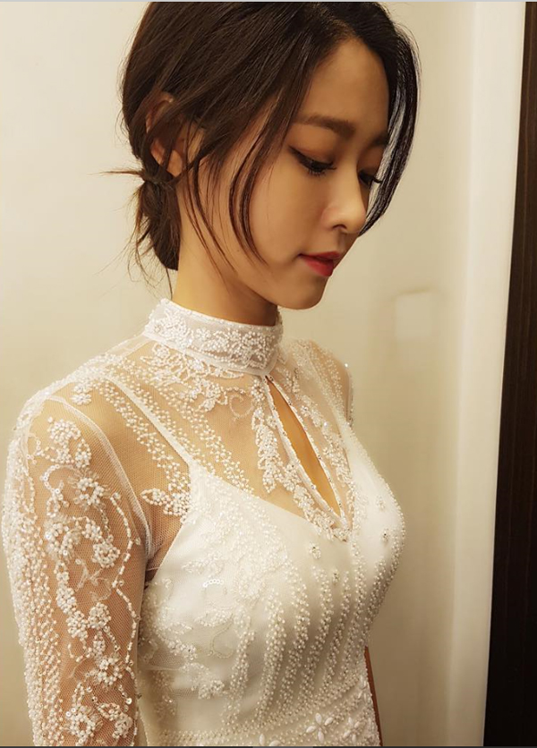 ▲tVN 시상식에 참석한 설현이 드레스 사진을 공개했다.(사진=설현 인스타그램)