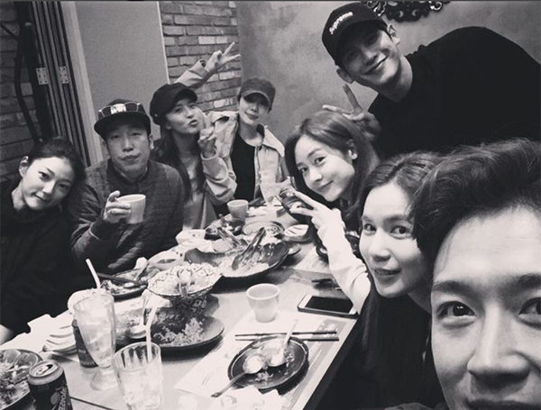 ▲이엘이 '몬스터' 배우들과의 회식 사진을 공개했다.(사진=이엘 인스타그램)