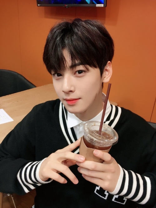 (사진=판타지오뮤직 트위터)