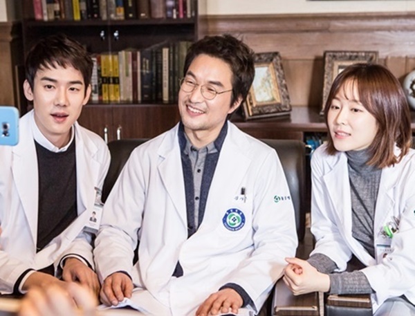 ▲'낭만닥터 김사부' 유연석 한석규 서현진(좌측부터)(사진=SBS)