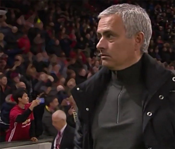 ▲류준열이 맨유 경기 관람을 인증했다.(사진=류준열 인스타그램)