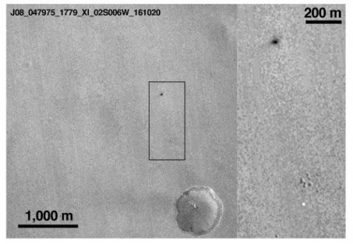 ▲미국 항공우주국(NASA)가 찍은 스키아파렐리의 모습. 해당 사진은 스키아파렐리가 화성 표면에 불시착하며 폭발했다는 추측에 힘을 싣는다.

출처 = 가디언 영상 캡쳐

