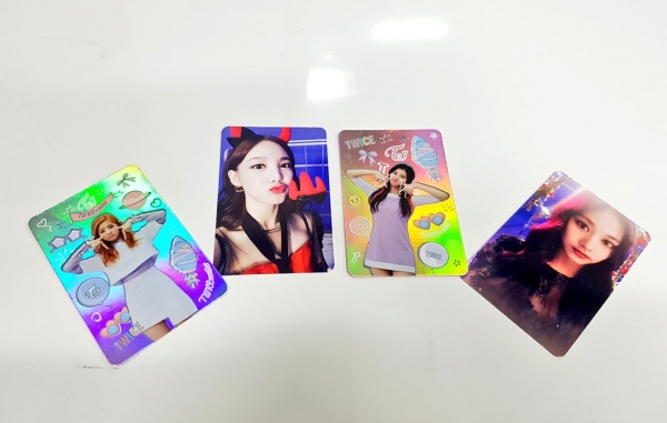 ▲트와이스 미니 3집 포토카드(사진=트와이스 SNS)