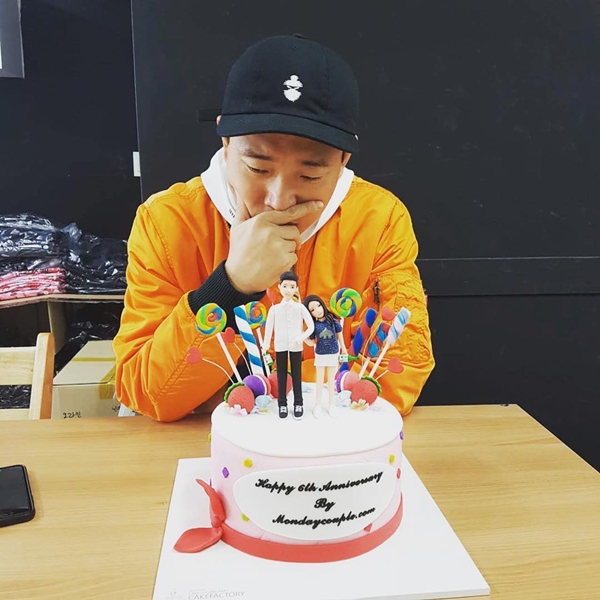 ▲SBS '일요일이 좋다 - 런닝맨'에서 하차하는 개리가 '월요커플' 6주년 기념 케이크에 감사함을 전했다.(사진=리쌍 개리 인스타그램)