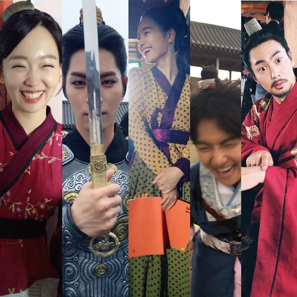 ▲(좌에서 우로)SBS '달의 연인 - 보보경심 려' 진기주, 홍종현, 지헤라, 백현, 김산호(사진=아이유 인스타그램)