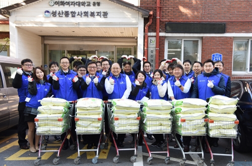 ▲효성 임직원들이 ‘사랑의 쌀’ 나눔 행사에 참석하고 있다.
(사진 제공=효성)