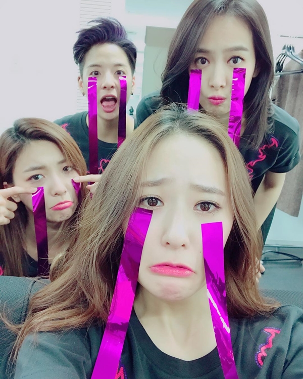 ▲그룹 에프엑스(크리스탈, 루나, 빅토리아, 엠버)(사진=에프엑스 엠버 인스타그램)