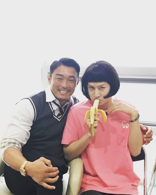 ▲JTBC '아는형님' 추성훈, 김희철(사진=김희철 인스타그램)