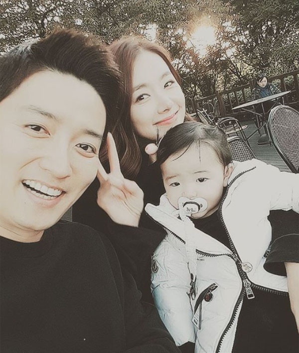 ▲인교진 소이현 부부와 딸 하은이(사진=소이현 인스타그램)
