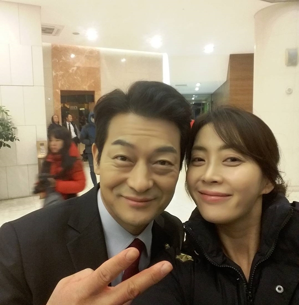 ▲배우 조성하, 송윤아(사진=송윤아 인스타그램)