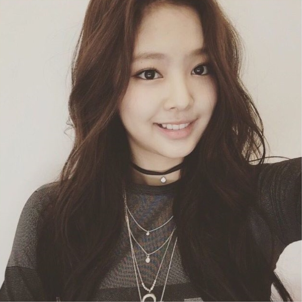 ▲블랙핑크 제니가 수능을 하루 앞두고 수험생에게 응원 메시지를 전했다.(사진=블랙핑크 공식 인스타그램)