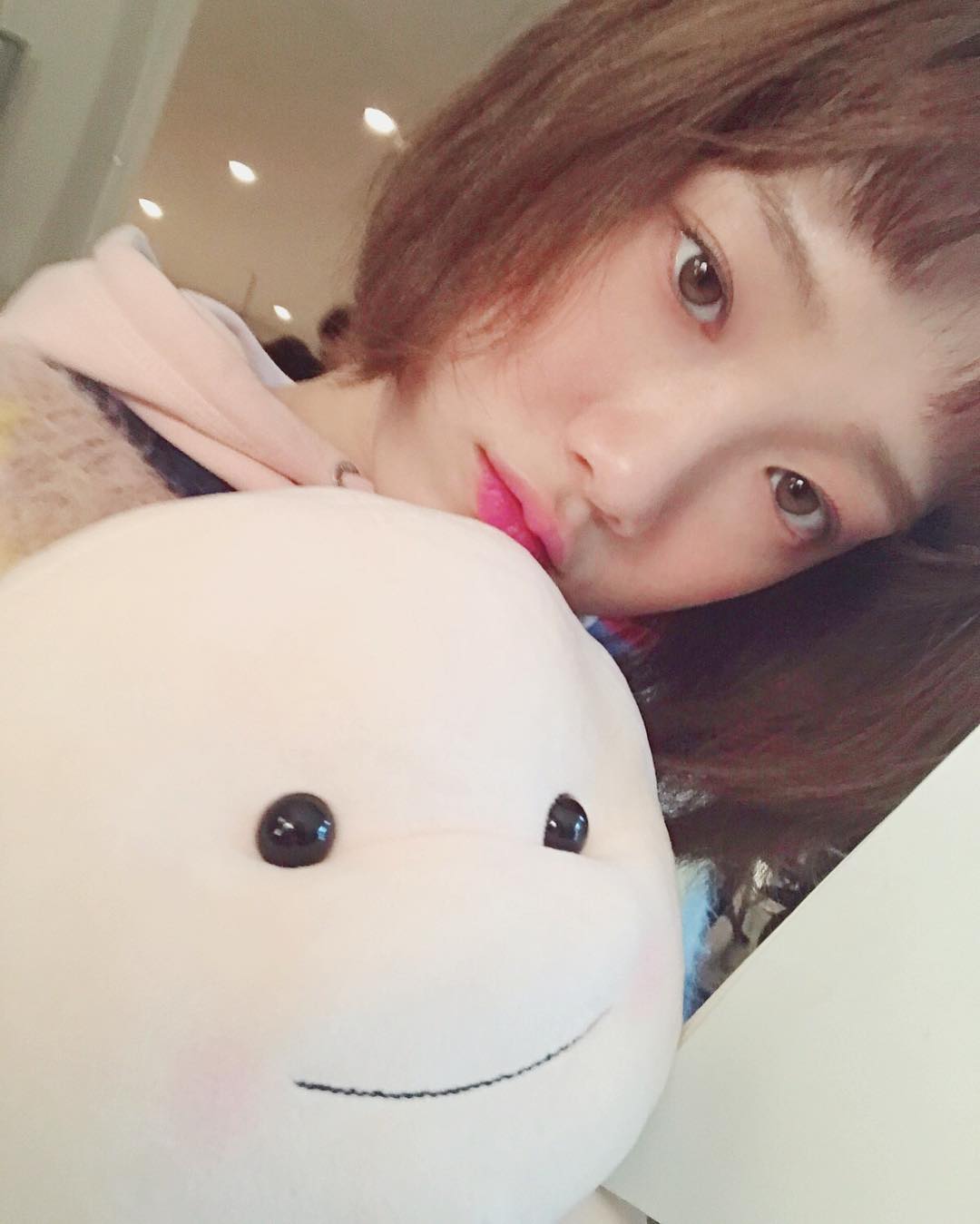 '역도요정 김복주' 이성경, 지방이 인형 안고 '찰칵'…"첫 방송은 본방사수!"