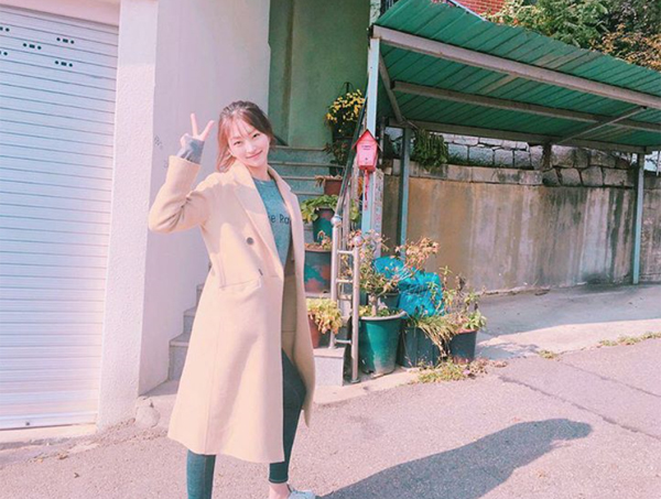 ▲'캐리어를 끄는 여자' 지이수(사진=지이수 인스타그램)