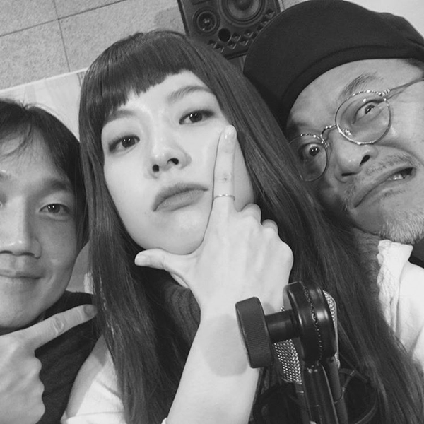 ▲정대윤PD, 한효주, 김의성이 MBC 드라마 'W'의 코멘터리 녹음을 위해 다시 뭉쳤다.(사진=김의성 인스타그램)