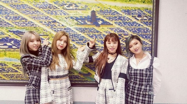 (▲마마무 공식인스타그램 '데칼코마니')