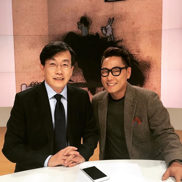 ▲손석희 앵커, 가수 윤종신(사진=윤종신 인스타그램)