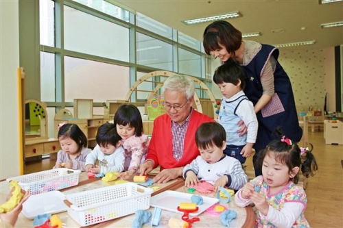 ▲마리오아울렛은 2012년 자발적으로 어린이집을 설치했다. 시설에서 어린이들이 즐거운 시간을 보내고 있다. 사진제공 마리오아울렛