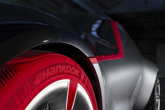 ▲뉴 오펠 GT 콘셉트 카 콘셉트 타이어(사진제공=한국타이어)